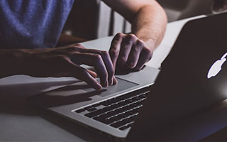 樊振东在德甲打球，感觉就像在玩“猫鼠游戏”，他就是那只气定神闲的猫